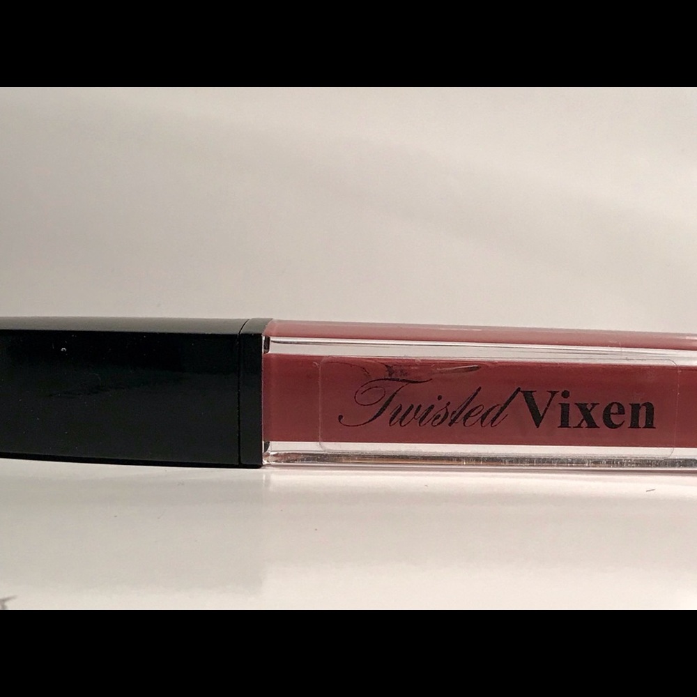 Twisted Vixen Liquid to Matte Lipstick- Luxe